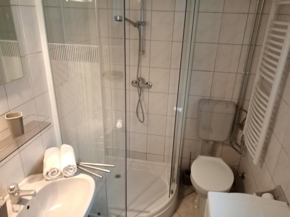 Eoetvoes Nyaralo Villa Siófok Buitenkant foto