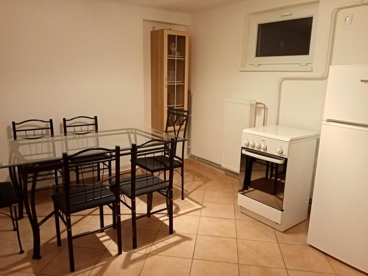 Eoetvoes Nyaralo Villa Siófok Buitenkant foto