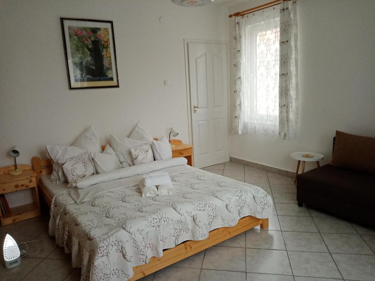Eoetvoes Nyaralo Villa Siófok Buitenkant foto