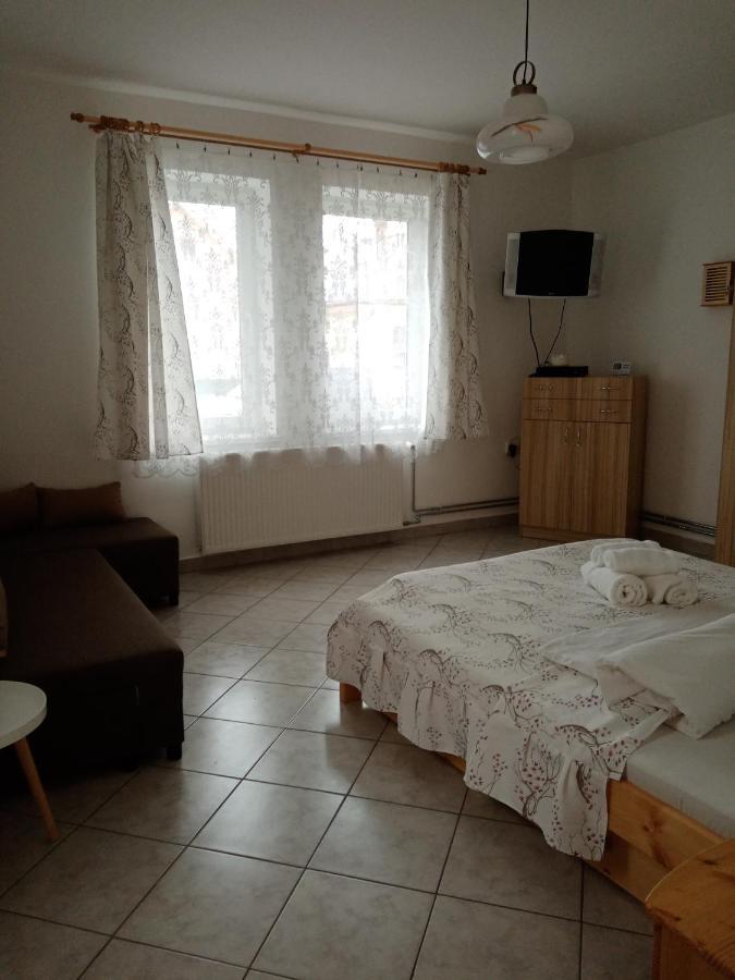 Eoetvoes Nyaralo Villa Siófok Buitenkant foto