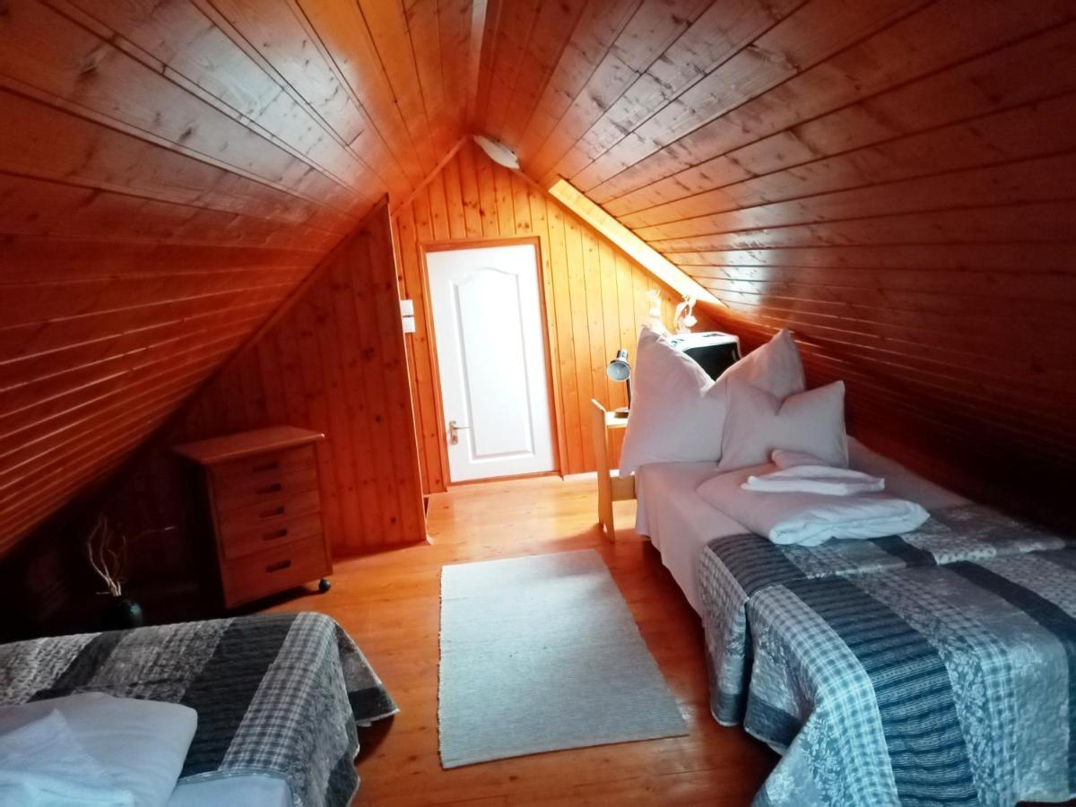 Eoetvoes Nyaralo Villa Siófok Buitenkant foto