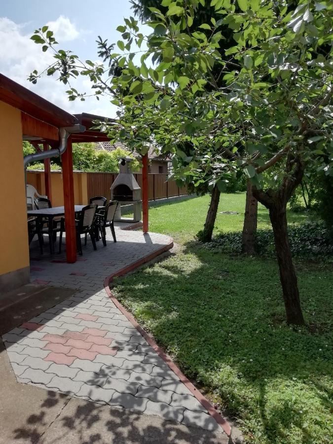 Eoetvoes Nyaralo Villa Siófok Buitenkant foto